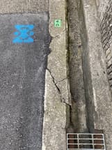 自宅前の街渠の亀裂