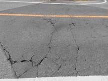 道路舗装の亀裂
