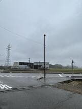 歩道の段差、街路灯が不点