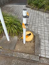反射板が損壊しています