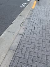 ブロックのがたつき