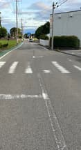 横断歩道の塗装が薄れている
