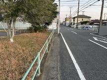 コンビニ弁当などの空き容器を路上に放置