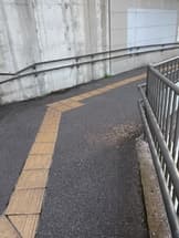 鳩の糞で汚くなってきたので清掃お願いします