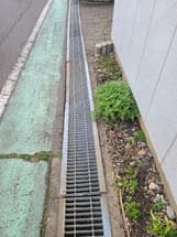 ぐレーチングがガタガタしてます。