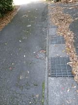 道路の穴
