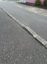 道路と公会堂の間の段差