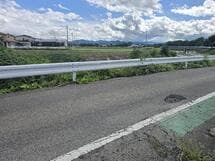 道路に穴