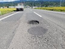 道路の穴ぼこ